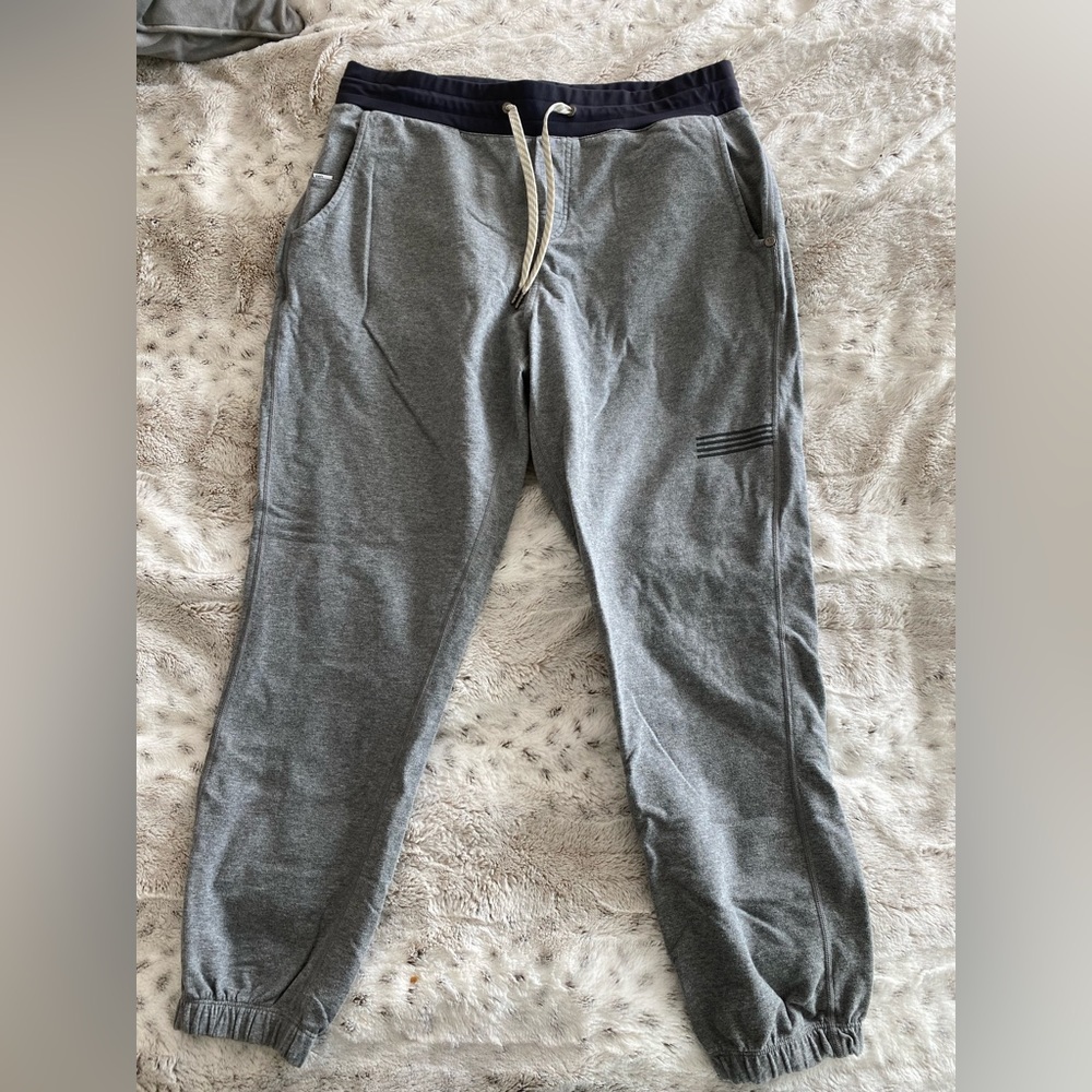 Vuori sweats size Large grey
